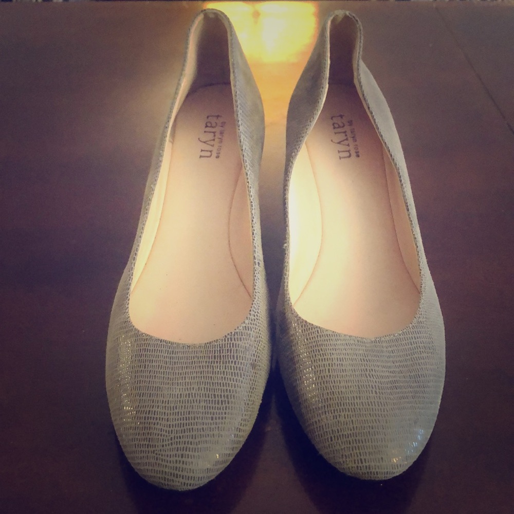 Leather wedged round toe shoes